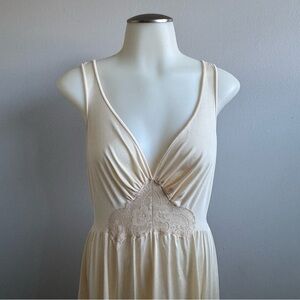 Olga Vintage Elegant Cream Night Gown